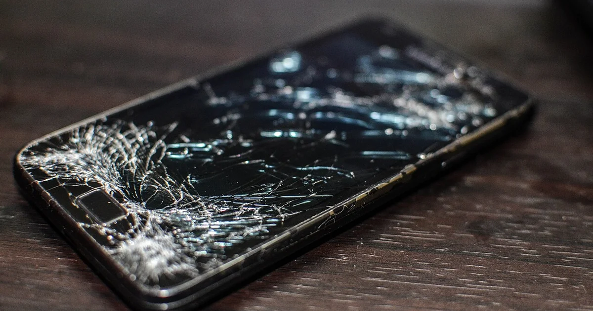iPhone Duo - CPSC Issues Urgent Recall for iPhone Duo Due to Crease Danger