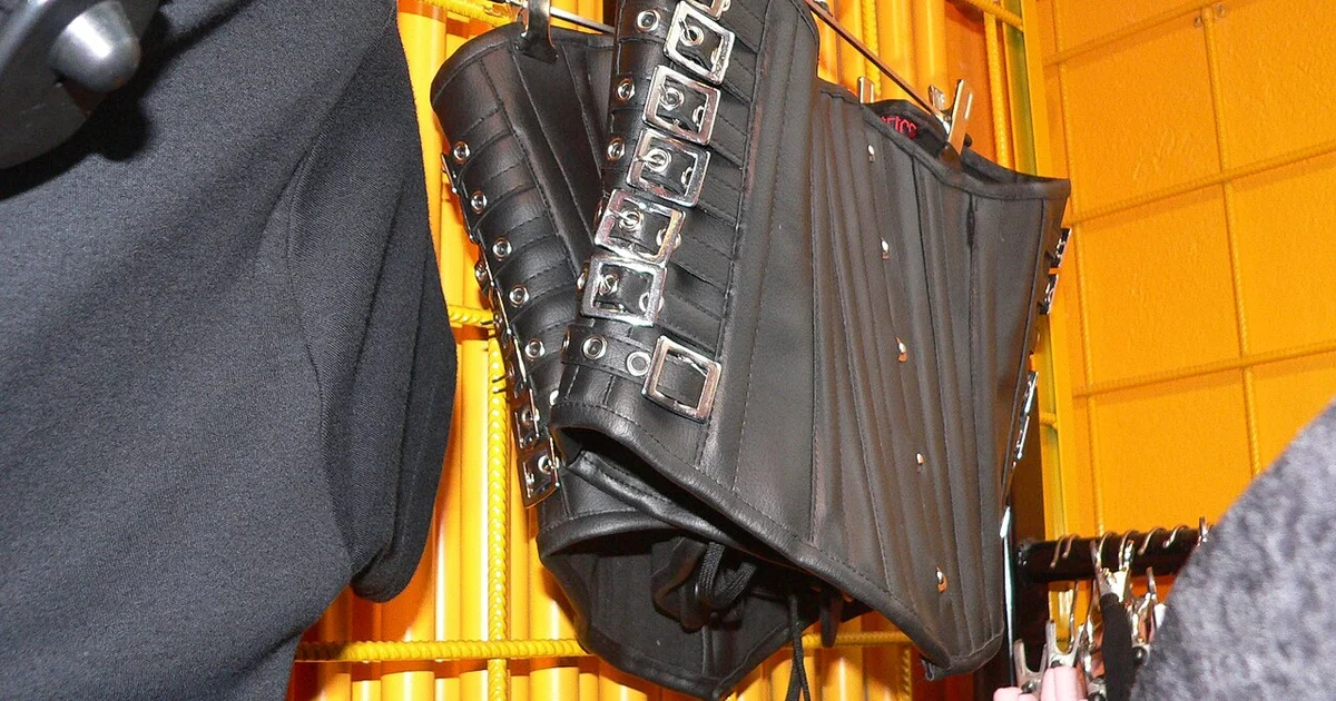 Hot Topic merch - Hot Topic Merch Memo Proves Bad Bitches Exist Outside LA